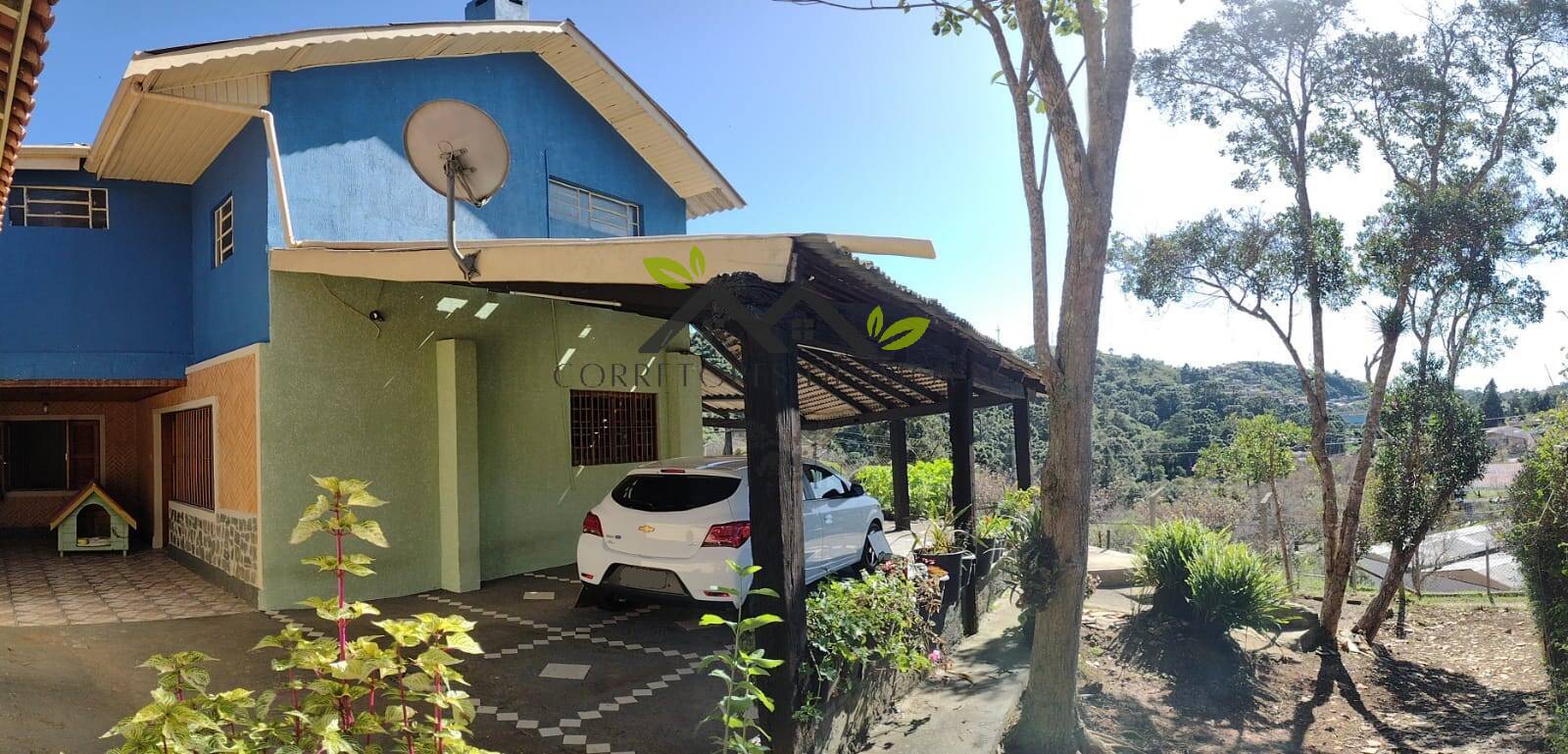 Casa com ótima localização e com uma vista linda e amplo ponto comercial!