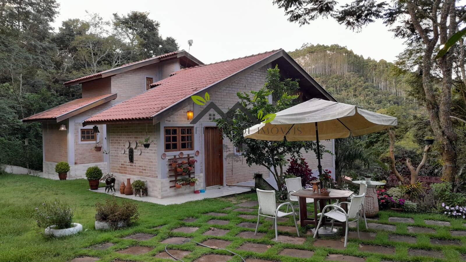Santo Antônio do Pinhal - Linda chácara com 02 lindas casas mobiliadas!