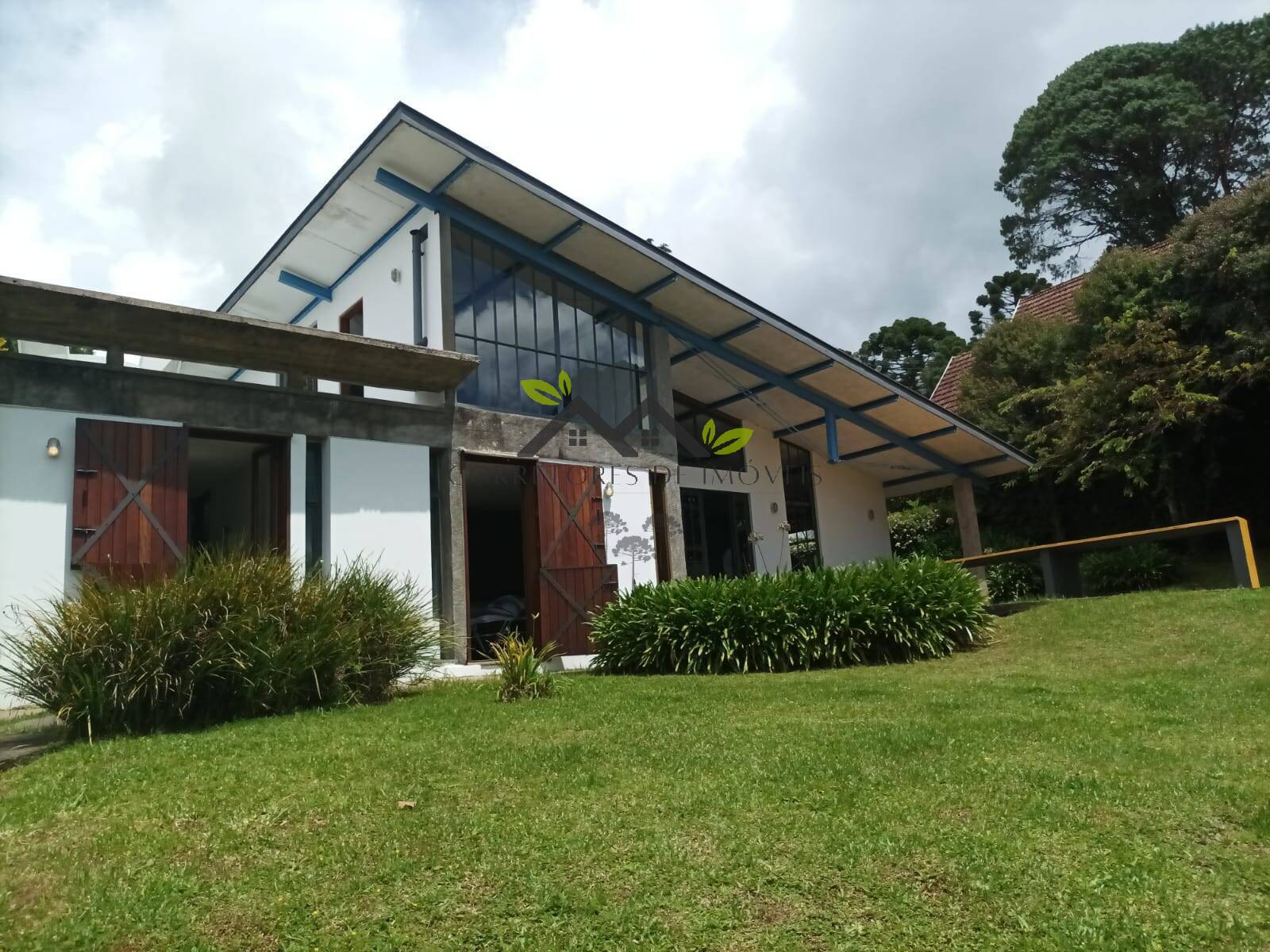 Vila Inglesa - Belíssima casa em área nobre, com muita claridade e conforto