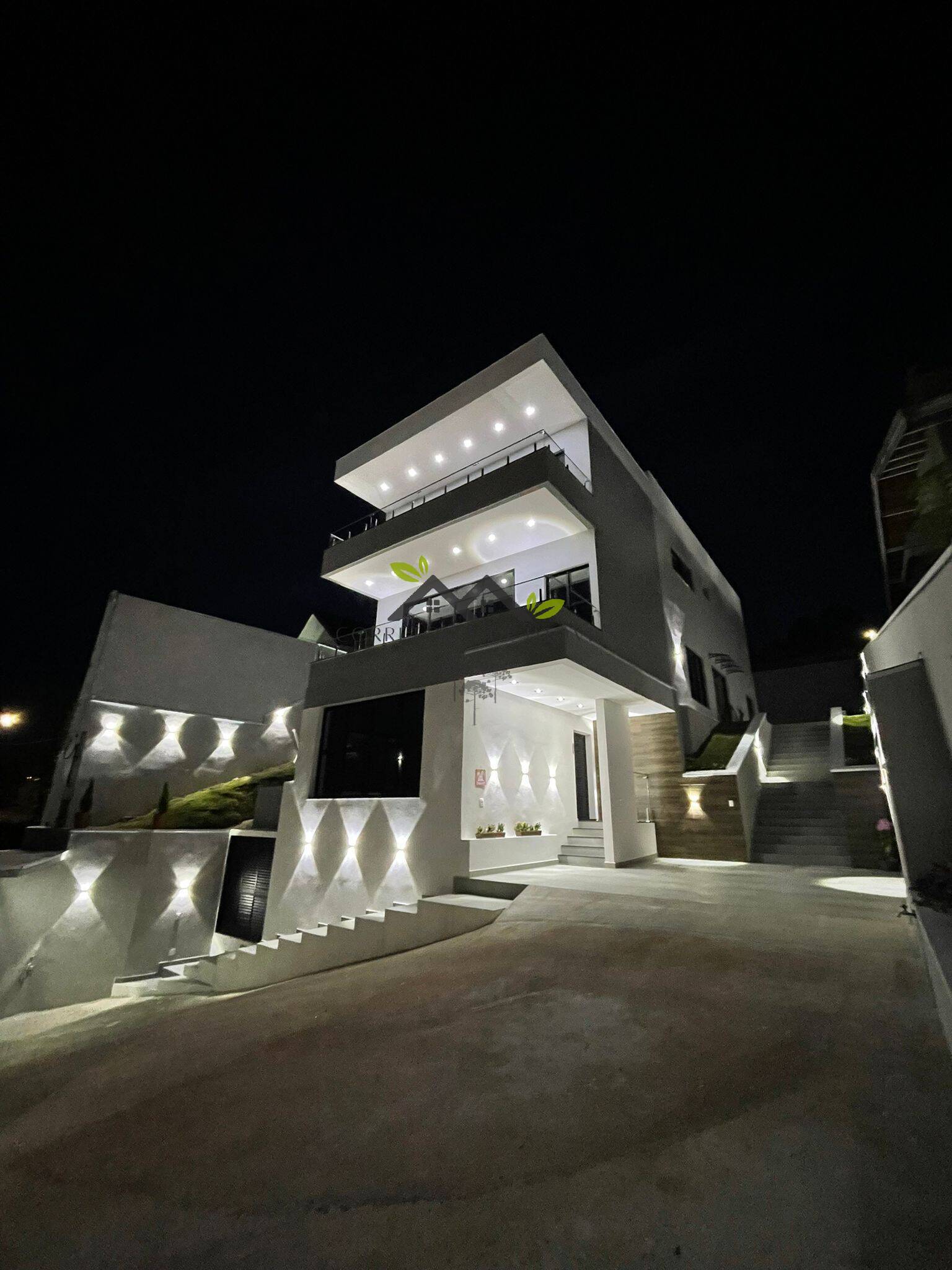 Vila Matilde - Linda casa recém construída com arquitetura moderna!