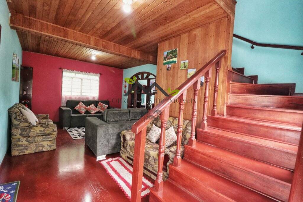 Casa à venda e aluguel com 6 quartos, 184m² - Foto 2