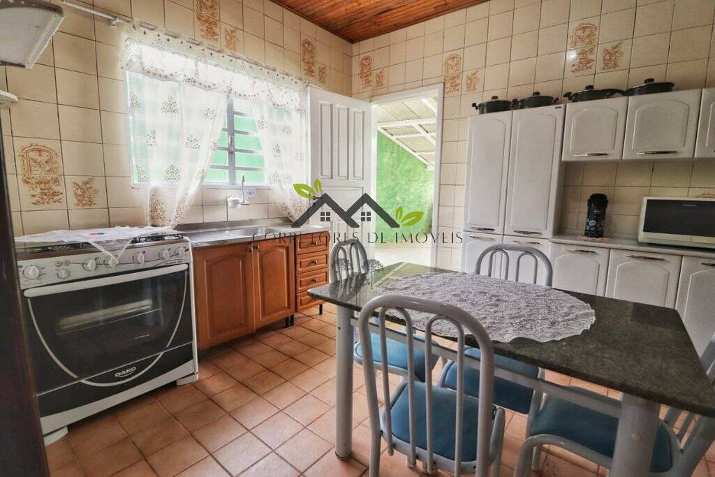 Casa à venda e aluguel com 6 quartos, 184m² - Foto 4