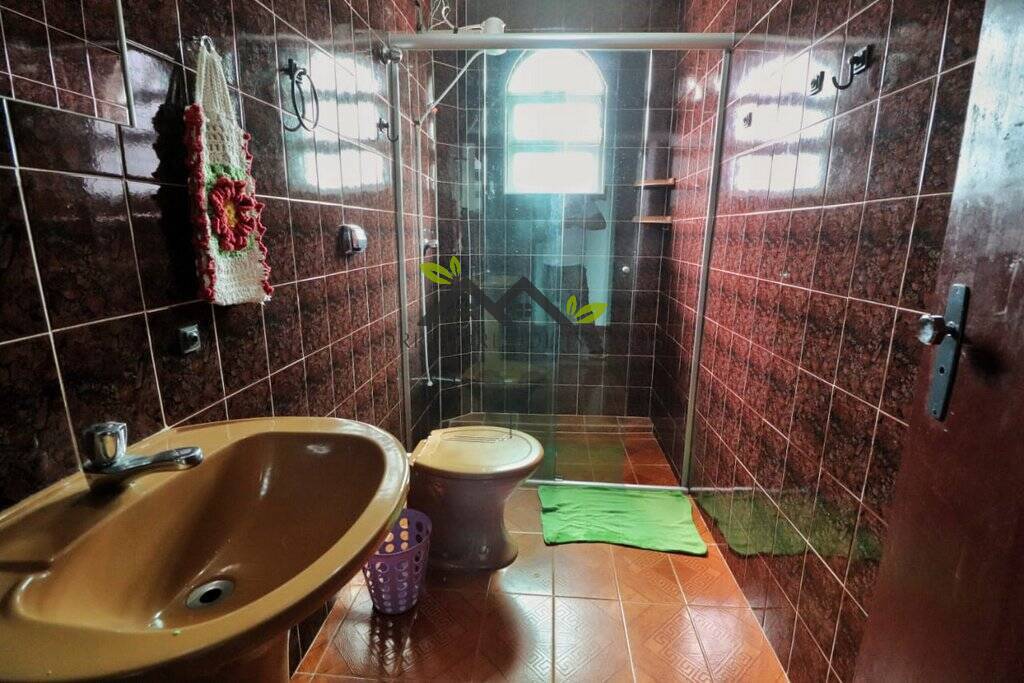 Casa à venda e aluguel com 6 quartos, 184m² - Foto 8