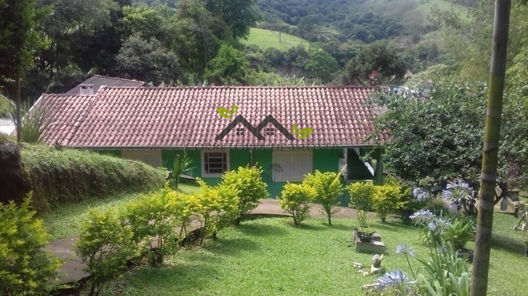 São Bento do Sapucaí - SP - Casa c/ 03 quartos e várias árvores frutíferas