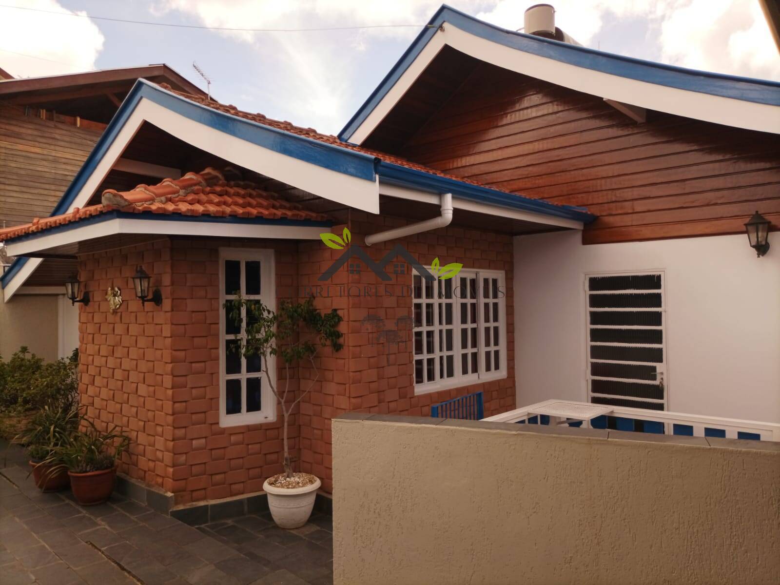 Vila Rica - Casa c/ 03 Dormitórios (Sendo 01 Suíte)